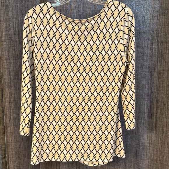 Liz Claiborne Women's Top SZ Small Beige and Black 3/4 Sleeve - Picture 5 of 10